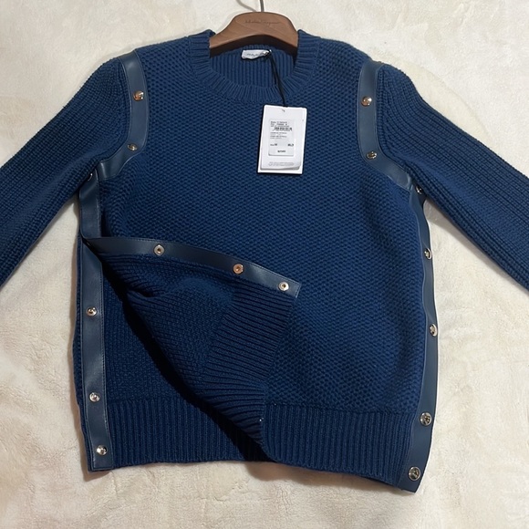 ferragamo sweater with tags and hanger never worn. - Picture 2 of 8